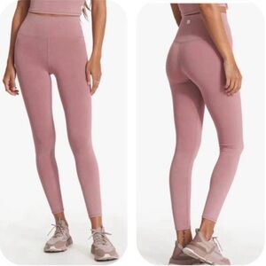 VUORI
Washed Studio
Leggings in Washed
Marsala
Size: Medium